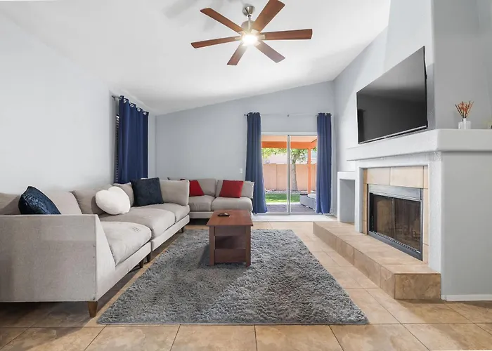 Desert Getaway Mountain Views And Backyard Lounge Phoenix