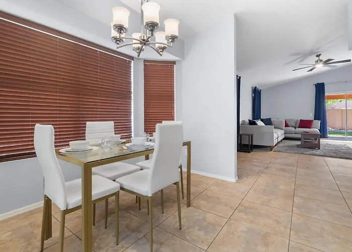 Desert Getaway Mountain Views And Backyard Lounge Vakantiehuis *