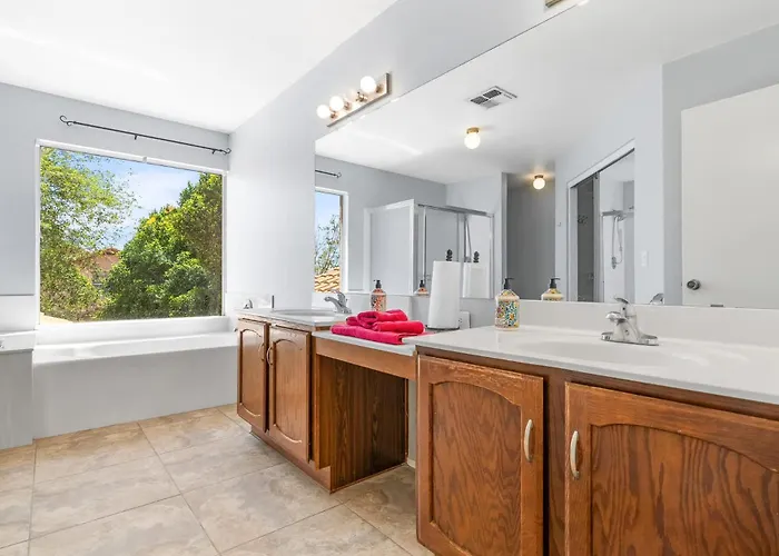 Desert Getaway Mountain Views And Backyard Lounge Phoenix
